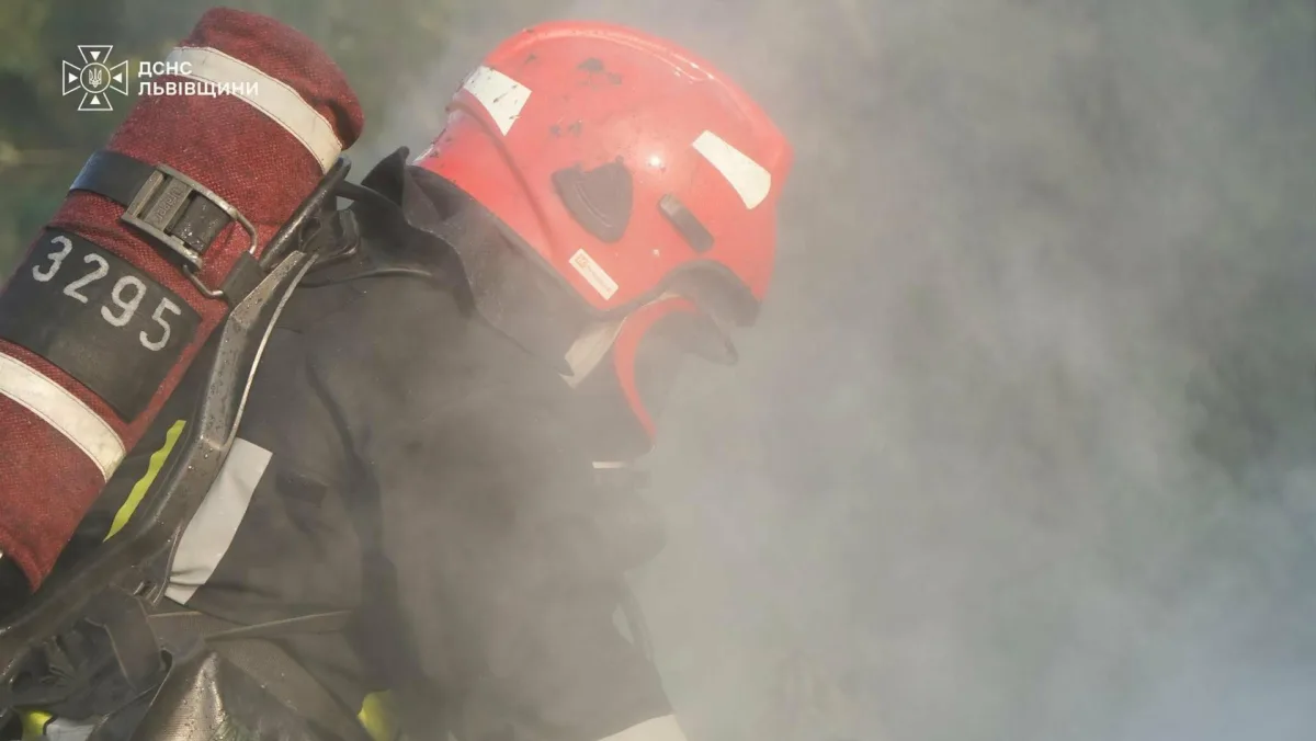 Пожежа у Трускавці: як рятувальники вивели людей із задимленої квартири