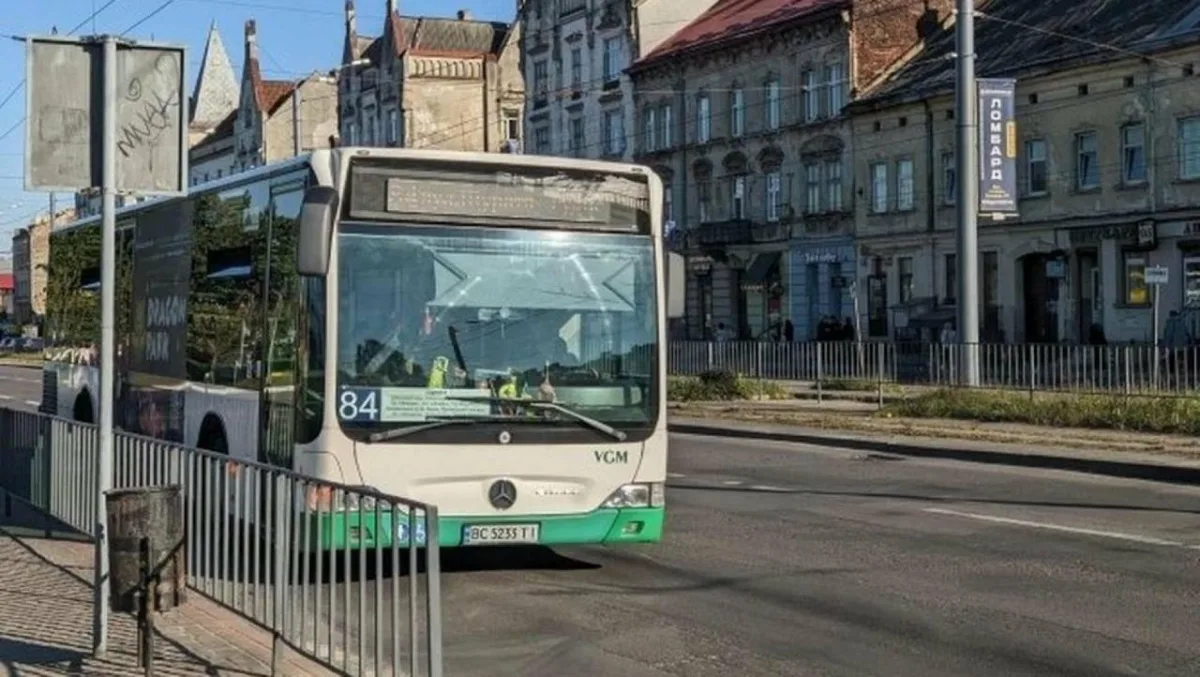 Травми в маршрутці: як захистити себе від падінь при різкому гальмуванні