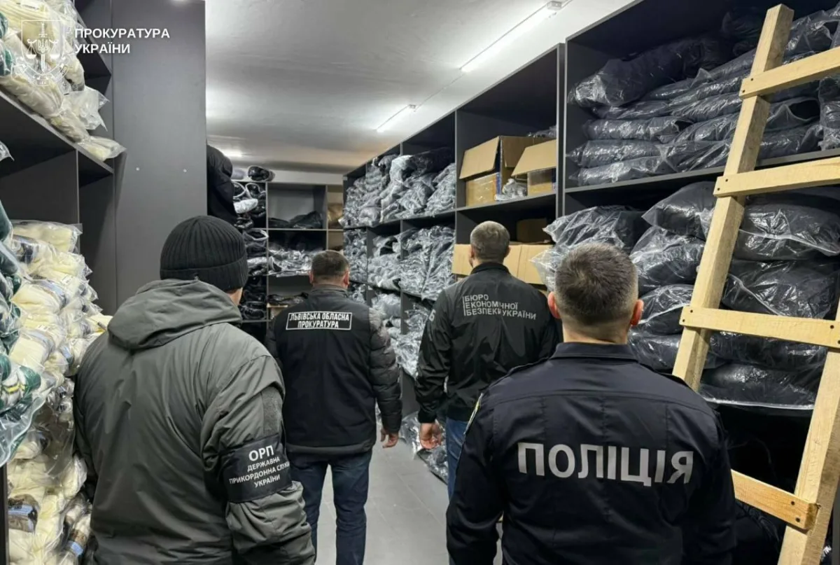 Контрафактний одяг на Львівщині: як викрили підпільне виробництво