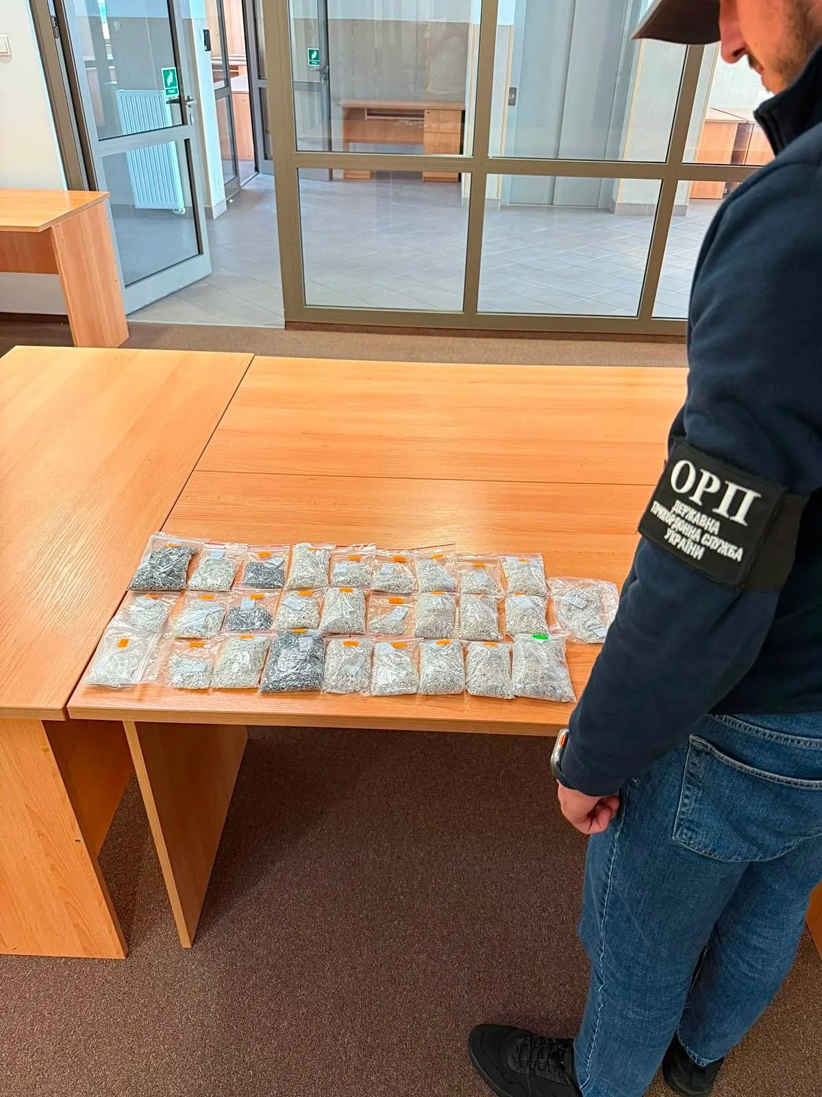 Як прикордонники викривають контрабанду срібних прикрас: випадок на Львівщині