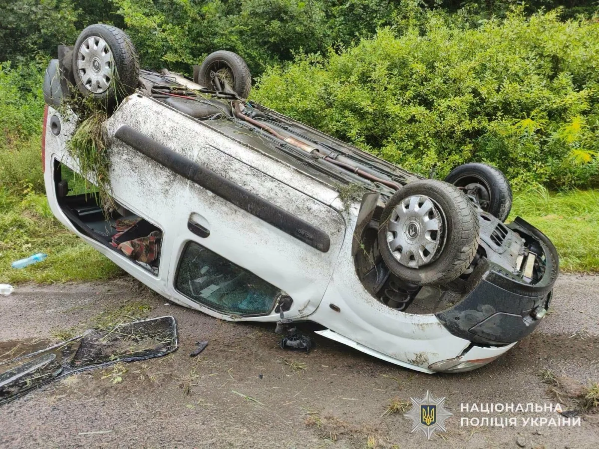 ДТП на Львівщині: Renault перекинувся, 4 пасажири в лікарні