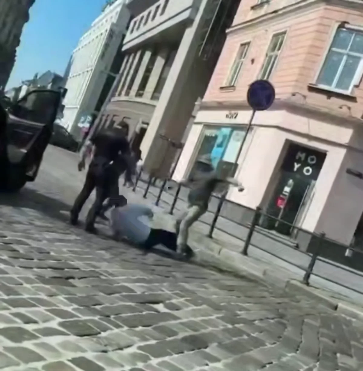 Побиття у центрі Львова: що сталось та як захистити свої права