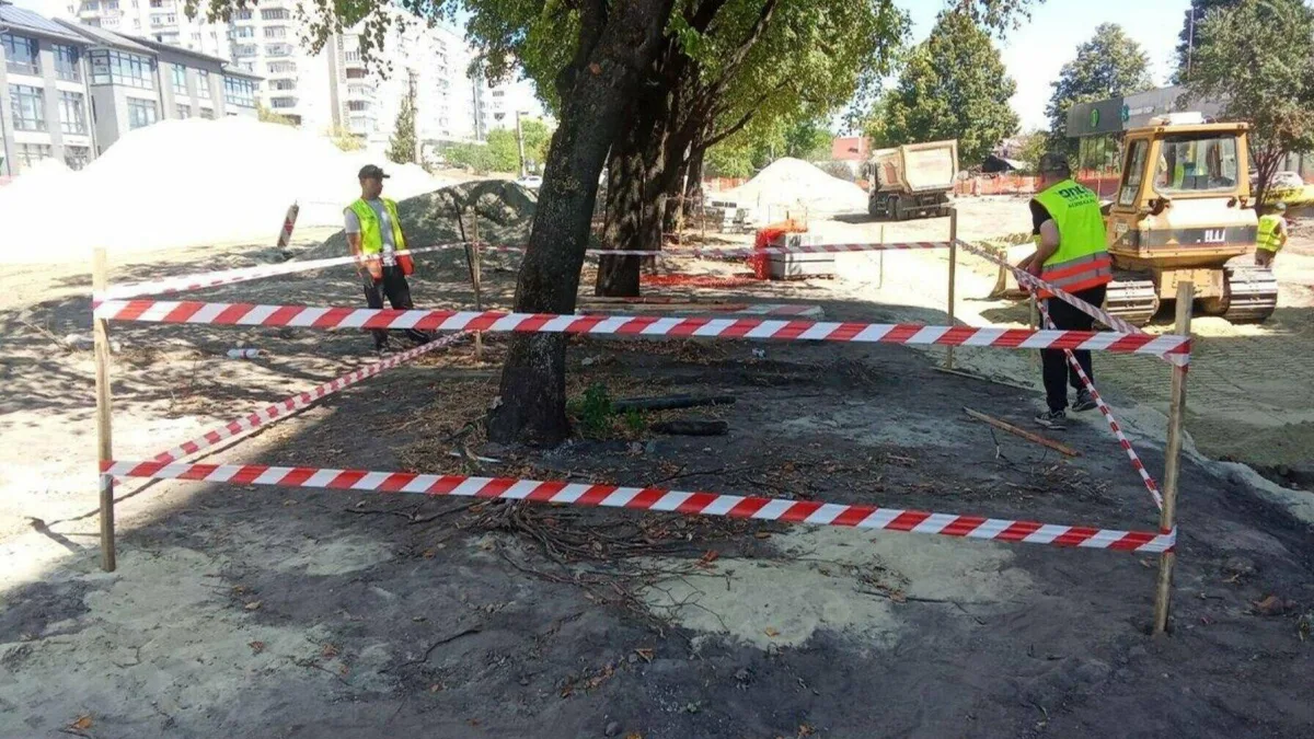 Екскаватор натрапив на предмет: зупинка ремонту вул. Мазепи у Львові