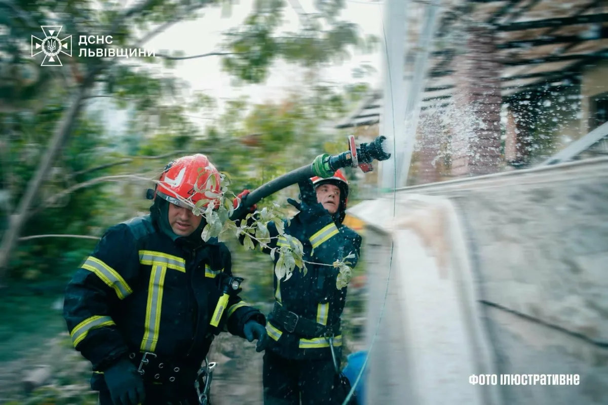 Як вогнеборці на Львівщині врятували будинок від повного знищення вогнем