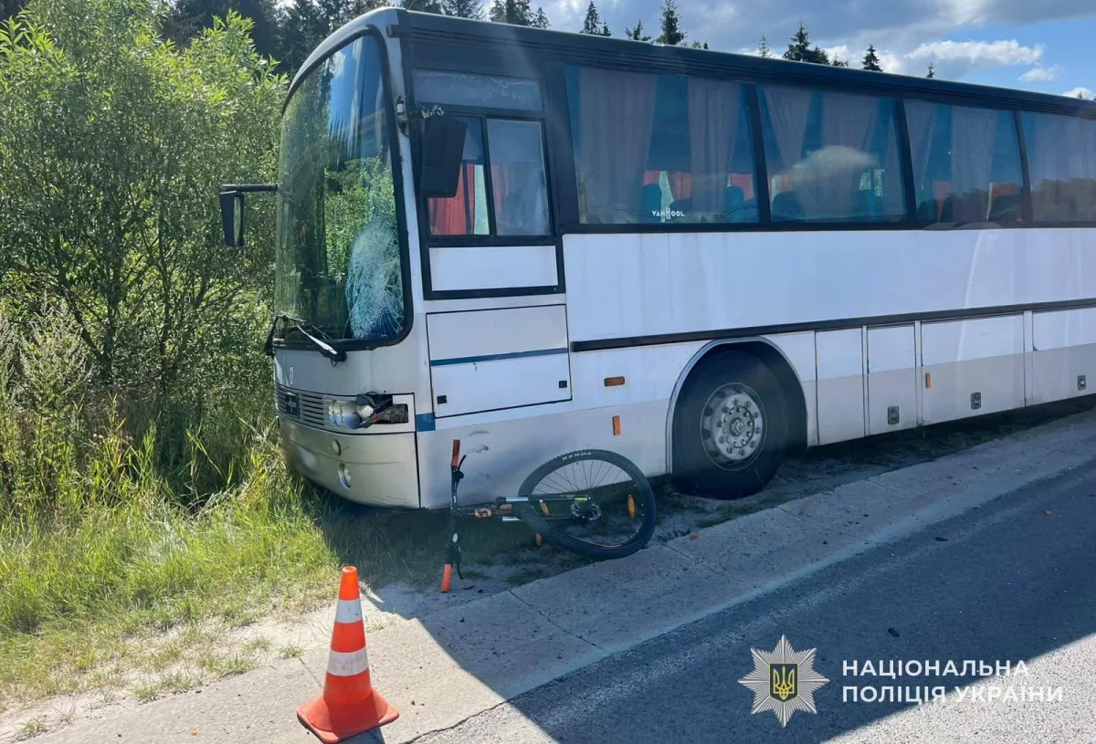 Автобус збив велосипедиста на Львівщині: як уникнути ДТП на дорозі