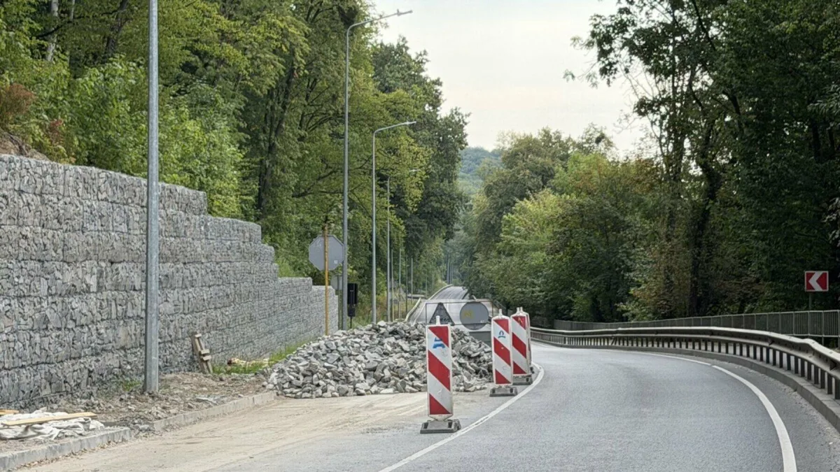 Укріплення схилу на в'їзді до Львова: як проходять роботи з габіонів
