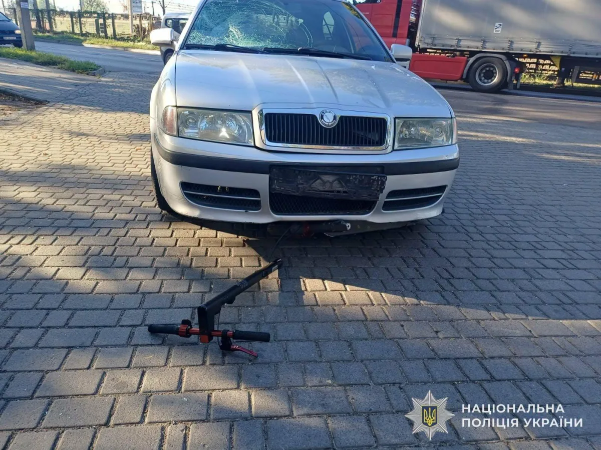 ДТП у Львові: як 14-річний на електросамокаті потрапив під машину