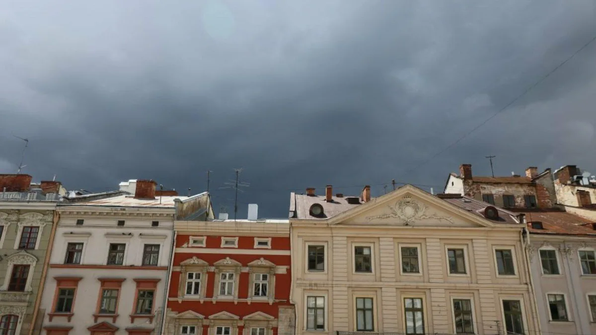 Львів 22 серпня: гроза та сильний вітер — як підготуватися