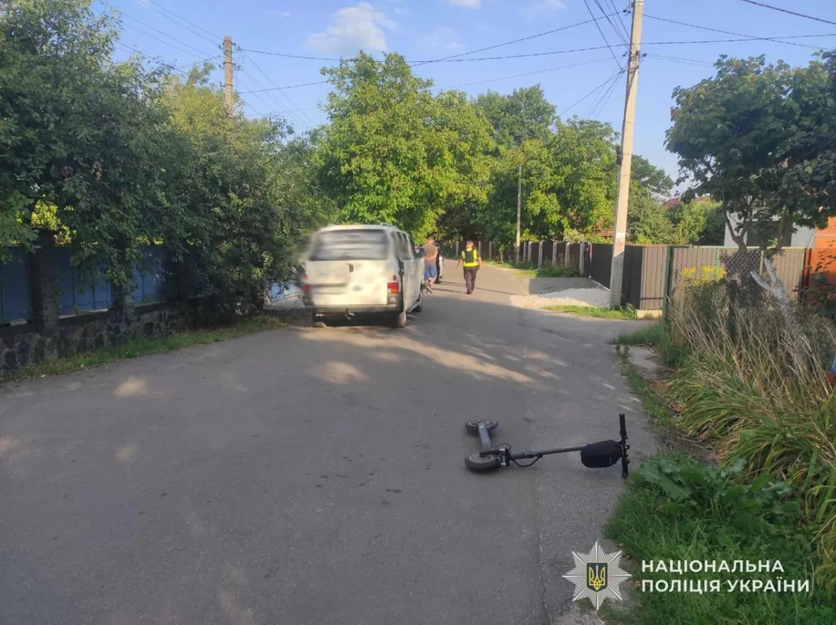 ДТП у Кам'янопілі: як електросамокат зіткнувся з авто